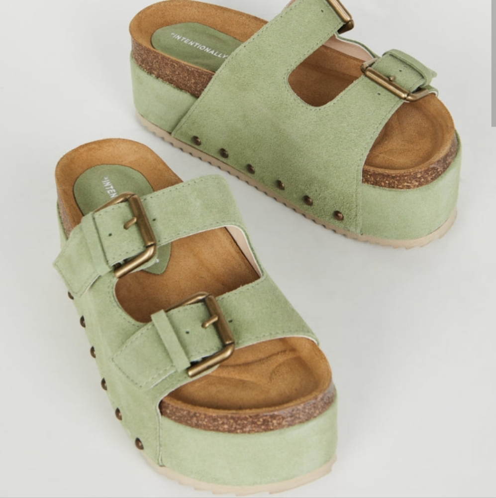 Intentionally Blank Flatform Sandals 6